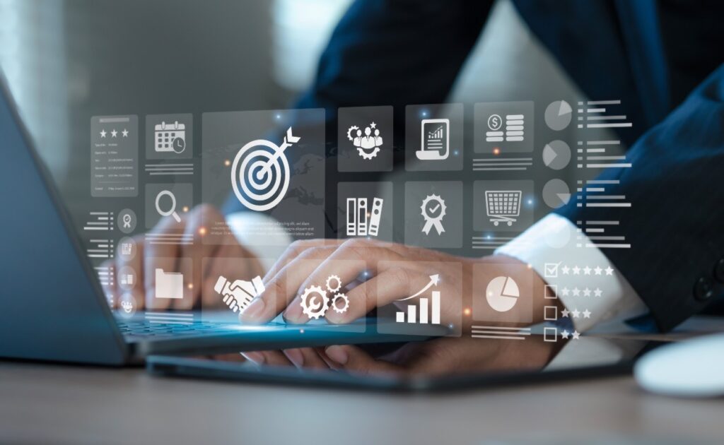Professionnel réalisant le rapport de gestion de l'entreprise sur son ordinateur