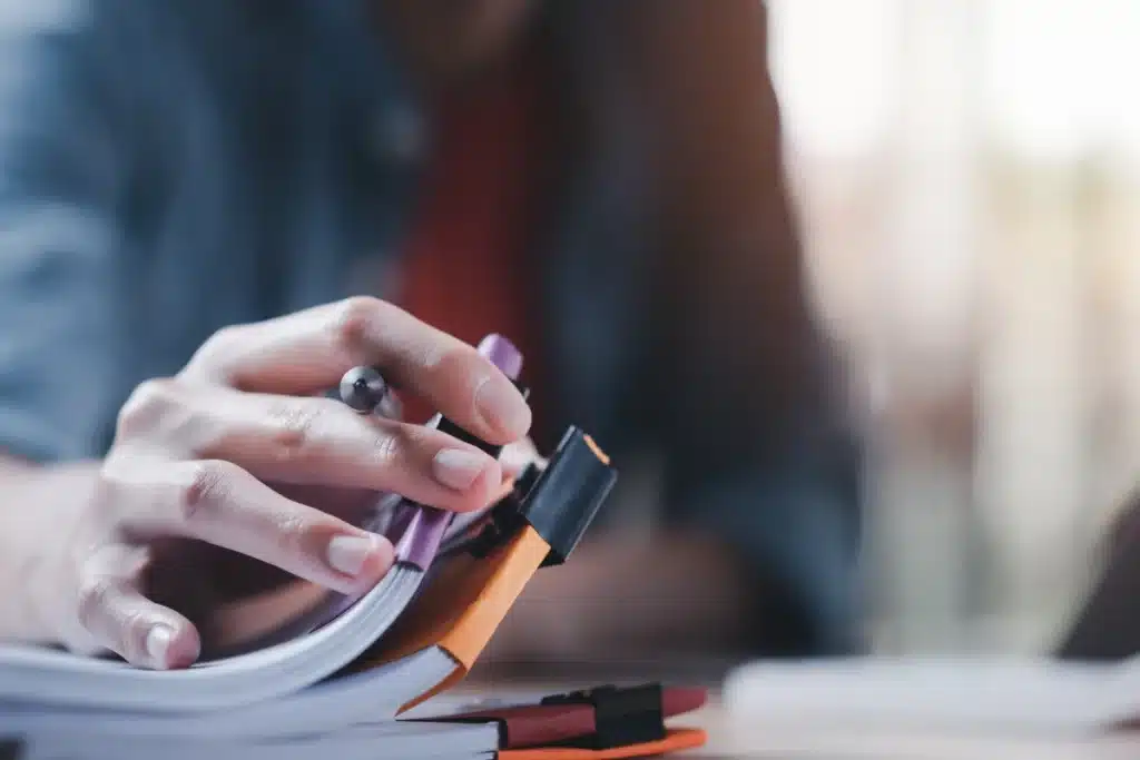 Traducteur financier consultant des dossiers