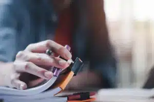 Traducteur financier consultant des dossiers